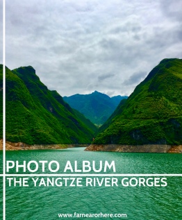 Travelling through the Yangtze River gorges in China ...